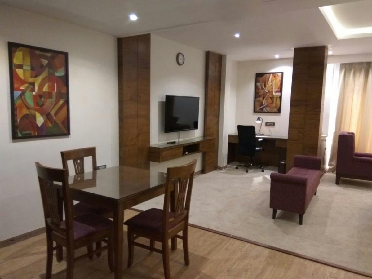 Hotel Surendra Vilas ボーパール エクステリア 写真