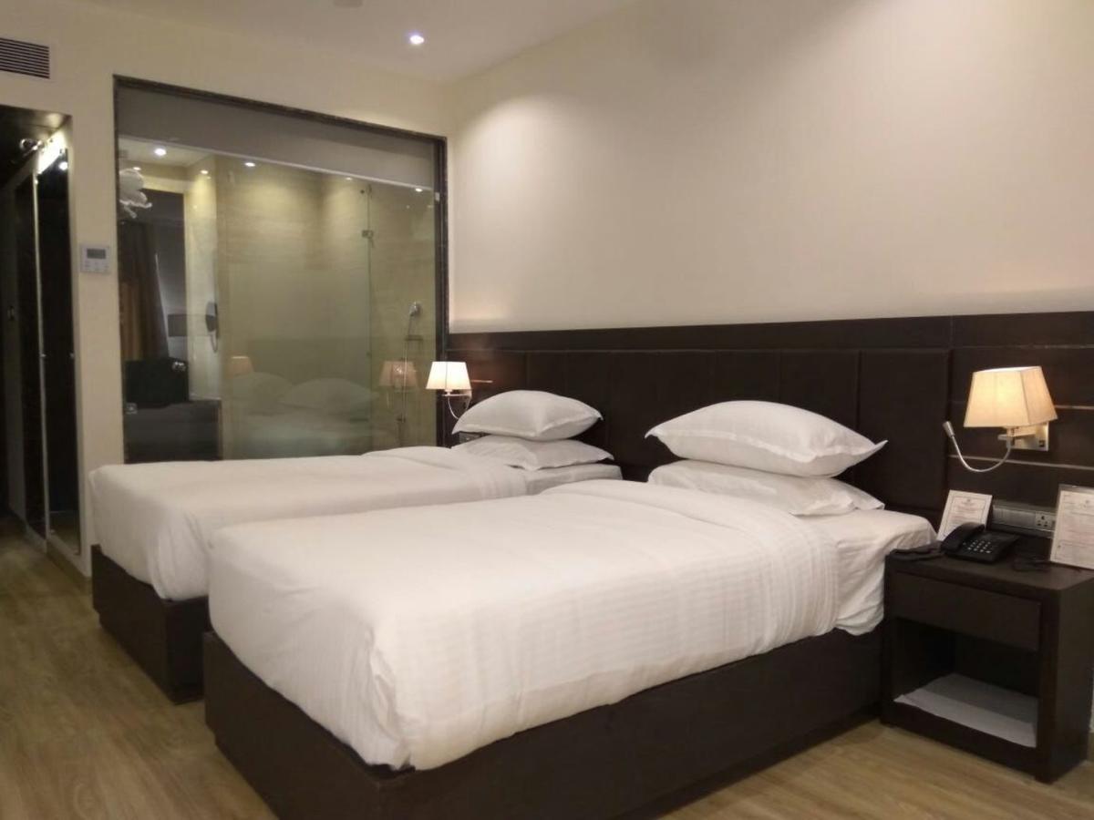 Hotel Surendra Vilas ボーパール エクステリア 写真